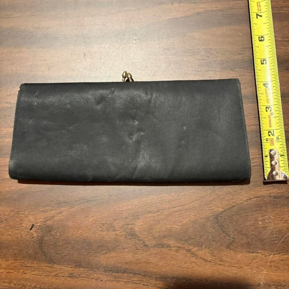 Black clutch